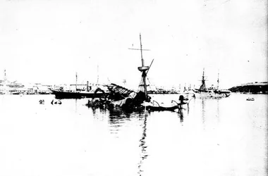 USS Maine en el puerto de La Habana, 15 de febrero de 1898
